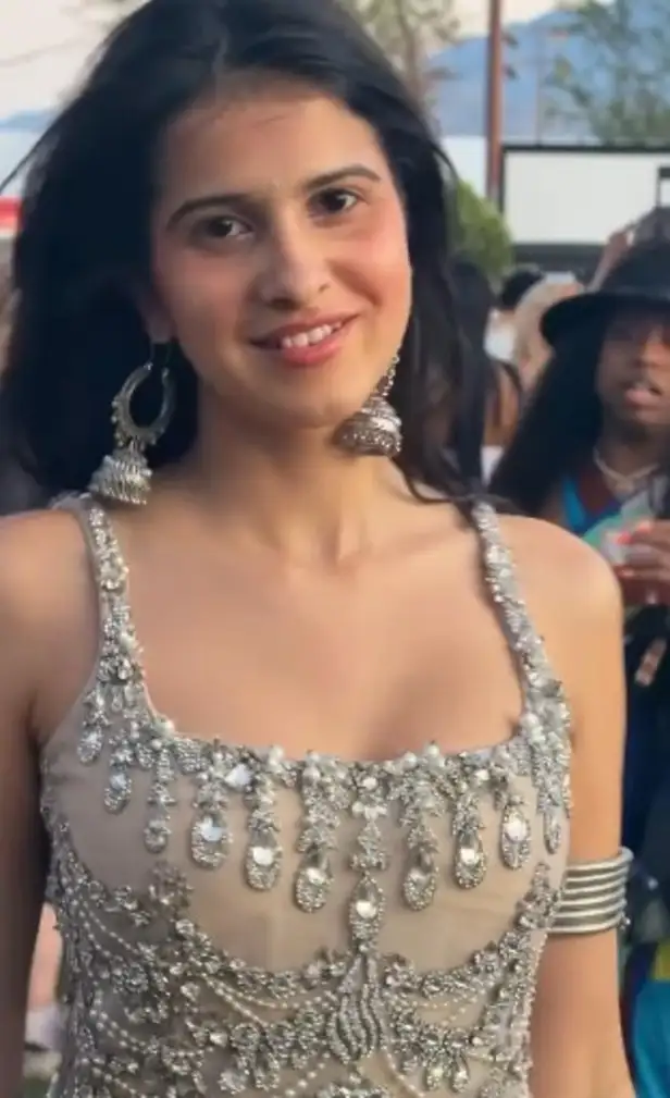 taneesho/Instagram | Jhumkas were not just earrings, they were statements. Dupattas were not props, they were power pieces.