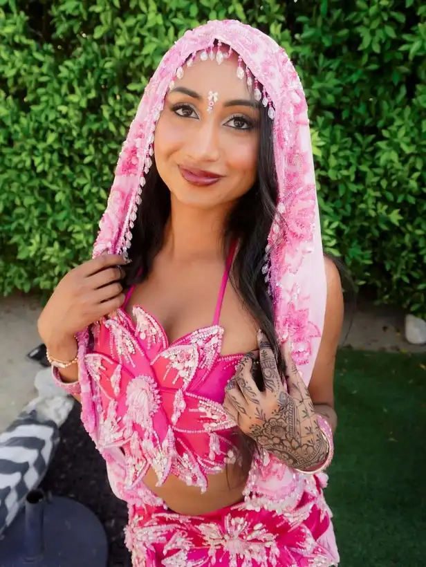 artzysheel/Instagram | 2026 came with a plot twist no one saw coming, the desert turned into a runway for South Asian style, and honestly, it ate.