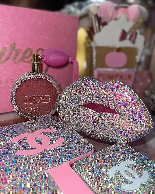 Pinterest | Now people want drama. They want shimmer. They want to look like walking disco balls with commitment issues.