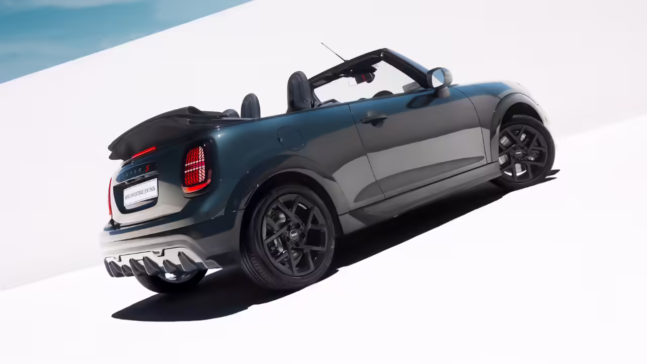 The soft top can be fully opened in 18 seconds at speeds of up to 30 km/h